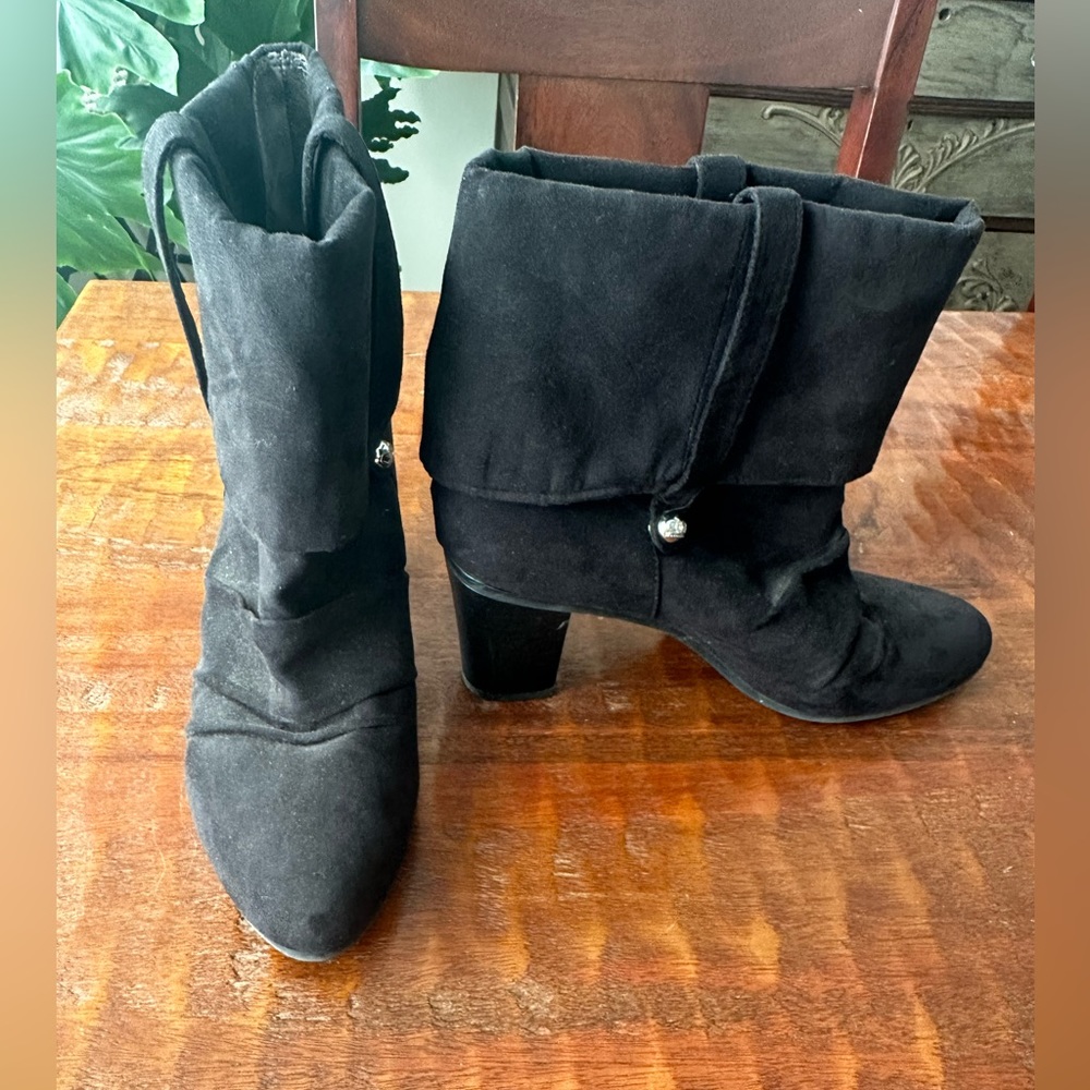Kathy van Zeeland booties 8.5